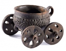 Fertőendréd, vaskori kocsiedény, Kr. e. 7. század. Soproni Múzeum, Fotó MNM